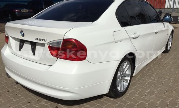 Oofamaa BMW 3–Series White Makiinaa iti Nairobi keessatti Nairobi keessatti