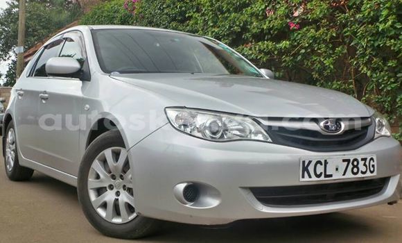 Oofamaa Subaru Impreza Silver Makiinaa iti Nairobi keessatti Nairobi keessatti