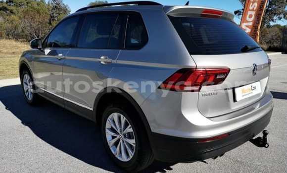 Nunua Ilio tumika Volkswagen Touareg Fedha Gari ndani ya Habaswein nchini Kaskazini Mashariki mwa Kenya Nunua Ilio tumika Volkswagen Touareg Fedha Gari ndani ya Habaswein nchini Kaskazini Mashariki mwa Kenya