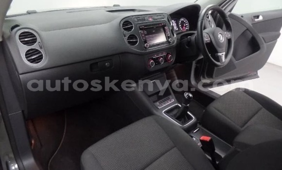 Nunua Ilio tumika Volkswagen Touareg Fedha Gari ndani ya Habaswein nchini Kaskazini Mashariki mwa Kenya Nunua Ilio tumika Volkswagen Touareg Fedha Gari ndani ya Habaswein nchini Kaskazini Mashariki mwa Kenya