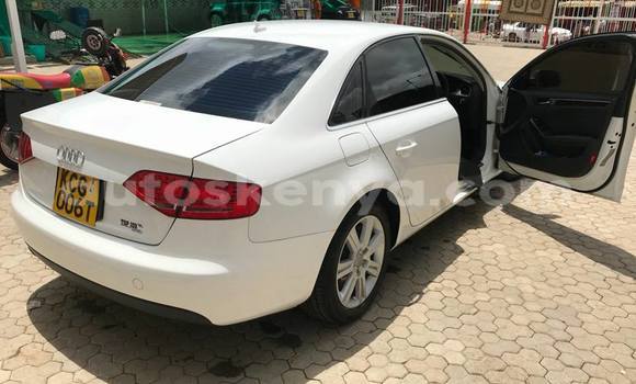 Oofamaa Audi A4 White Makiinaa iti Nairobi keessatti Nairobi keessatti