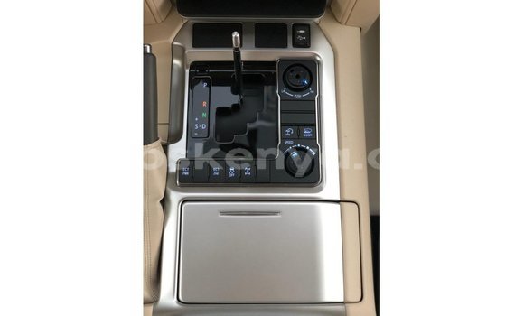 Buy Import Toyota Land Cruiser White Car in Import - Dubai in Central Kenya Buy Import Toyota Land Cruiser White Car in Import - Dubai in Central Kenya