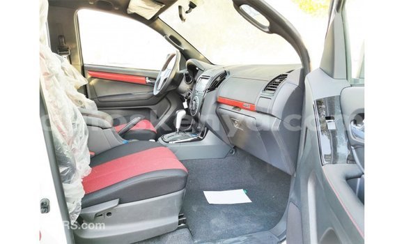 Imported Isuzu Bighorn White Netiree iti Import - Dubai keessatti Central Kenya keessatti Imported Isuzu Bighorn White Netiree iti Import - Dubai keessatti Central Kenya keessatti