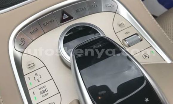 Oofamaa Mercedes‒Benz S–Class Black Makiinaa iti Mombasa keessatti Coastal Kenya keessatti