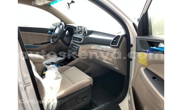 Imported Hyundai Tucson White Makiinaa iti Import - Dubai keessatti Central Kenya keessatti Imported Hyundai Tucson White Makiinaa iti Import - Dubai keessatti Central Kenya keessatti