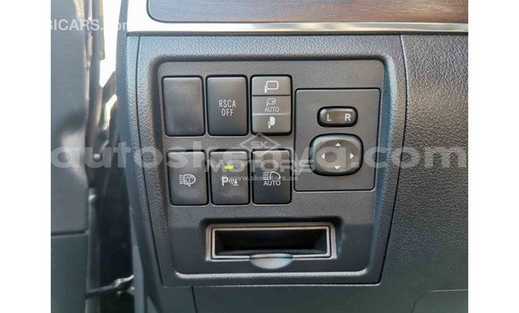 Buy Import Toyota Land Cruiser Black Car in Import - Dubai in Central Kenya Buy Import Toyota Land Cruiser Black Car in Import - Dubai in Central Kenya