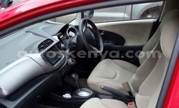 Oofamaa Honda Fit Red Makiinaa iti Nairobi keessatti Nairobi keessatti