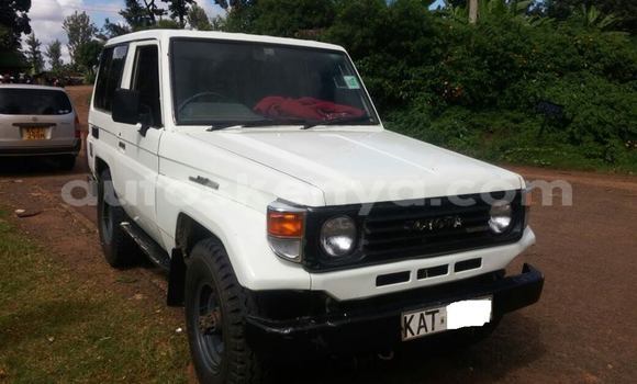 Nunua Ilio tumika Toyota Land Cruiser Nyeupe Gari ndani ya Nairobi nchini Nairobi Nunua Ilio tumika Toyota Land Cruiser Nyeupe Gari ndani ya Nairobi nchini Nairobi