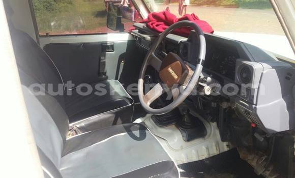 Nunua Ilio tumika Toyota Land Cruiser Nyeupe Gari ndani ya Nairobi nchini Nairobi Nunua Ilio tumika Toyota Land Cruiser Nyeupe Gari ndani ya Nairobi nchini Nairobi
