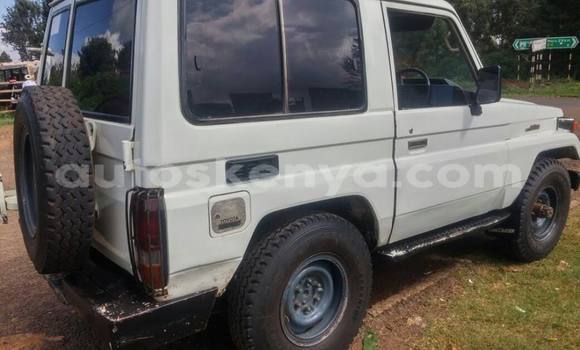 Nunua Ilio tumika Toyota Land Cruiser Nyeupe Gari ndani ya Nairobi nchini Nairobi Nunua Ilio tumika Toyota Land Cruiser Nyeupe Gari ndani ya Nairobi nchini Nairobi