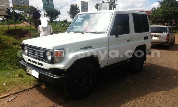 Nunua Ilio tumika Toyota Land Cruiser Nyeupe Gari ndani ya Nairobi nchini Nairobi Nunua Ilio tumika Toyota Land Cruiser Nyeupe Gari ndani ya Nairobi nchini Nairobi