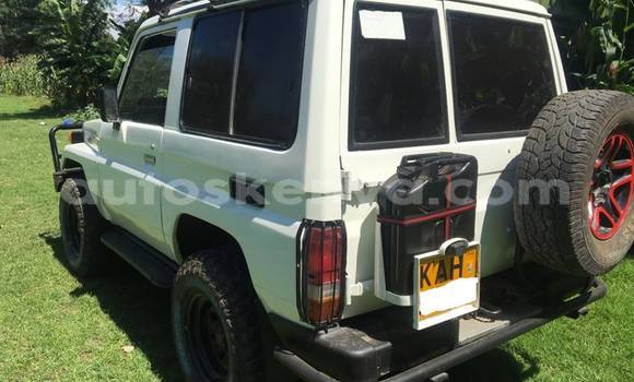 Nunua Ilio tumika Toyota Land Cruiser Nyeupe Gari ndani ya Nairobi nchini Nairobi Nunua Ilio tumika Toyota Land Cruiser Nyeupe Gari ndani ya Nairobi nchini Nairobi