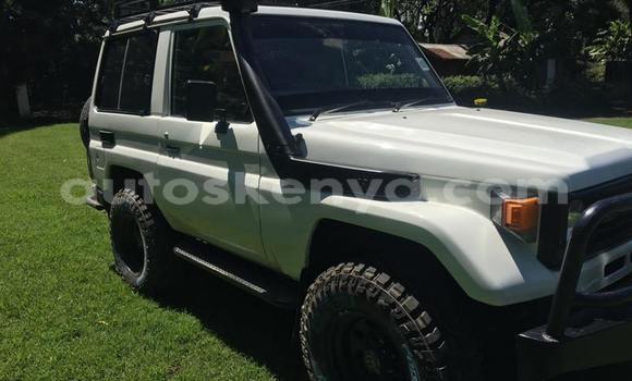 Nunua Ilio tumika Toyota Land Cruiser Nyeupe Gari ndani ya Nairobi nchini Nairobi Nunua Ilio tumika Toyota Land Cruiser Nyeupe Gari ndani ya Nairobi nchini Nairobi