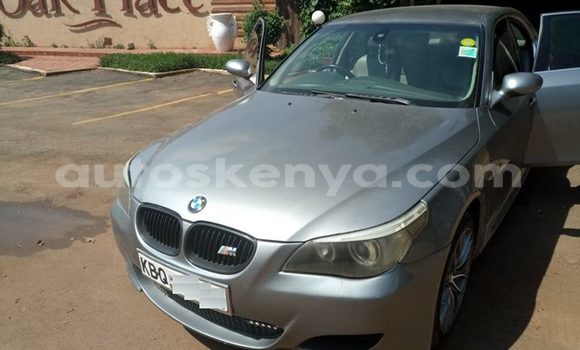 Oofamaa BMW 5–Series Silver Makiinaa iti Nairobi keessatti Nairobi keessatti