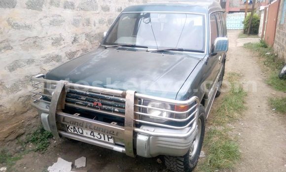 Oofamaa Mitsubishi Pajero Green Makiinaa iti Nairobi keessatti Nairobi keessatti