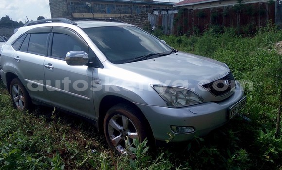Nunua Ilio tumika Lexus RX 300 Fedha Gari ndani ya Eldoret nchini Bonde la Ufafanuzi