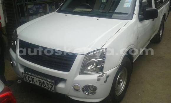 Oofamaa Isuzu D–MAX White Makiinaa iti Nairobi keessatti Nairobi keessatti