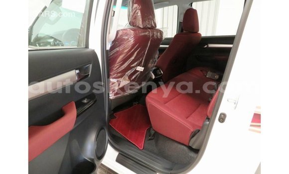 Imported Toyota Hilux White Makiinaa iti Import - Dubai keessatti Central Kenya keessatti Imported Toyota Hilux White Makiinaa iti Import - Dubai keessatti Central Kenya keessatti
