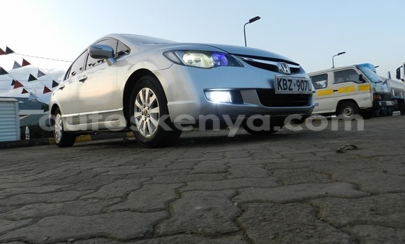 Oofamaa Honda Civic Silver Makiinaa iti Nairobi keessatti Nairobi keessatti