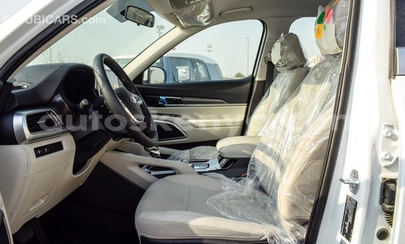 Buy Import Kia Carens White Car in Import - Dubai in Central Kenya Buy Import Kia Carens White Car in Import - Dubai in Central Kenya