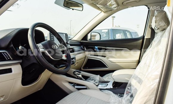 Buy Import Kia Carens White Car in Import - Dubai in Central Kenya Buy Import Kia Carens White Car in Import - Dubai in Central Kenya