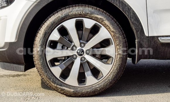 Buy Import Kia Carens White Car in Import - Dubai in Central Kenya Buy Import Kia Carens White Car in Import - Dubai in Central Kenya