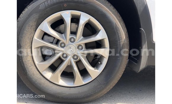 Buy Import Hyundai Santa Fe White Car in Import - Dubai in Central Kenya Buy Import Hyundai Santa Fe White Car in Import - Dubai in Central Kenya