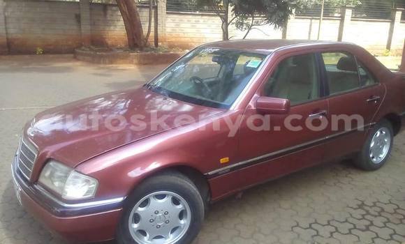 Oofamaa Mercedes‒Benz C–Class Brown Makiinaa iti Nairobi keessatti Nairobi keessatti