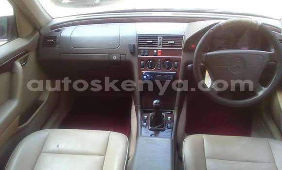 Oofamaa Mercedes‒Benz C–Class Brown Makiinaa iti Nairobi keessatti Nairobi keessatti Oofamaa Mercedes‒Benz C–Class Brown Makiinaa iti Nairobi keessatti Nairobi keessatti