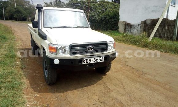 Oofamaa Toyota Land Cruiser Beige Makiinaa iti Nairobi keessatti Nairobi keessatti Oofamaa Toyota Land Cruiser Beige Makiinaa iti Nairobi keessatti Nairobi keessatti