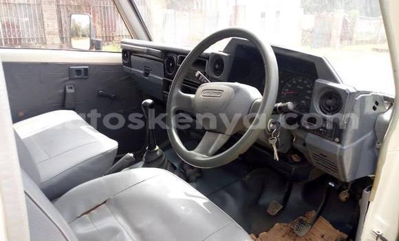 Oofamaa Toyota Land Cruiser Beige Makiinaa iti Nairobi keessatti Nairobi keessatti Oofamaa Toyota Land Cruiser Beige Makiinaa iti Nairobi keessatti Nairobi keessatti