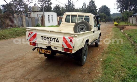 Oofamaa Toyota Land Cruiser Beige Makiinaa iti Nairobi keessatti Nairobi keessatti Oofamaa Toyota Land Cruiser Beige Makiinaa iti Nairobi keessatti Nairobi keessatti