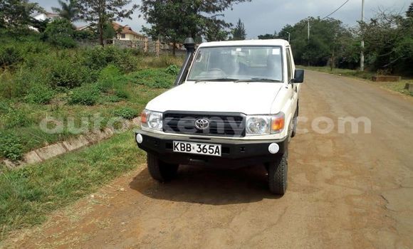 Oofamaa Toyota Land Cruiser Beige Makiinaa iti Nairobi keessatti Nairobi keessatti Oofamaa Toyota Land Cruiser Beige Makiinaa iti Nairobi keessatti Nairobi keessatti