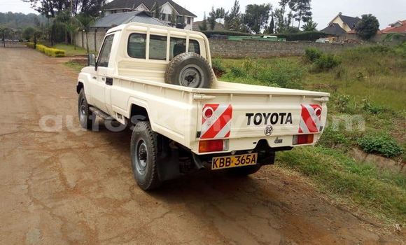 Oofamaa Toyota Land Cruiser Beige Makiinaa iti Nairobi keessatti Nairobi keessatti Oofamaa Toyota Land Cruiser Beige Makiinaa iti Nairobi keessatti Nairobi keessatti