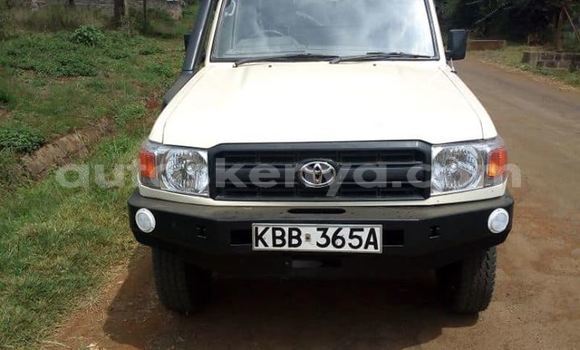 Oofamaa Toyota Land Cruiser Beige Makiinaa iti Nairobi keessatti Nairobi keessatti Oofamaa Toyota Land Cruiser Beige Makiinaa iti Nairobi keessatti Nairobi keessatti