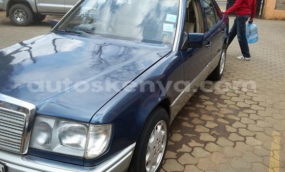 Oofamaa Mercedes‒Benz E–Class Blue Makiinaa iti Nairobi keessatti Nairobi keessatti
