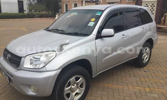 Oofamaa Toyota RAV4 Silver Makiinaa iti Chuka keessatti East Kenya keessatti
