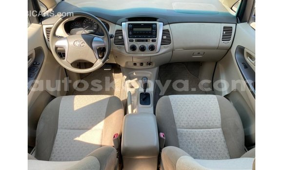 Imported Toyota Innova White Makiinaa iti Import - Dubai keessatti Central Kenya keessatti Imported Toyota Innova White Makiinaa iti Import - Dubai keessatti Central Kenya keessatti