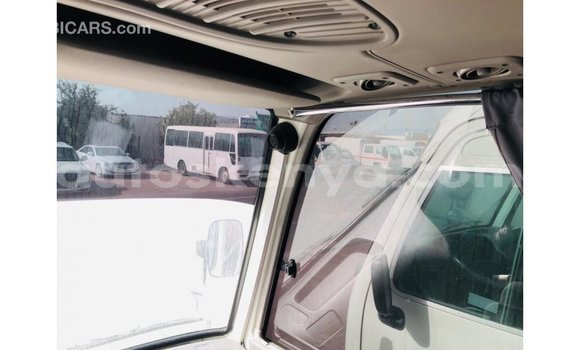 Nunua Imported Toyota Coaster Nyeupe Gari ndani ya Import - Dubai nchini Kati Kenya Nunua Imported Toyota Coaster Nyeupe Gari ndani ya Import - Dubai nchini Kati Kenya