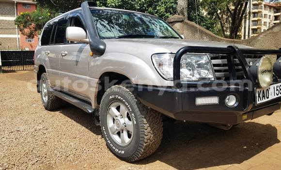 Oofamaa Toyota Land Cruiser Silver Makiinaa iti Nairobi keessatti Nairobi keessatti Oofamaa Toyota Land Cruiser Silver Makiinaa iti Nairobi keessatti Nairobi keessatti