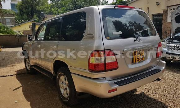 Oofamaa Toyota Land Cruiser Silver Makiinaa iti Nairobi keessatti Nairobi keessatti Oofamaa Toyota Land Cruiser Silver Makiinaa iti Nairobi keessatti Nairobi keessatti