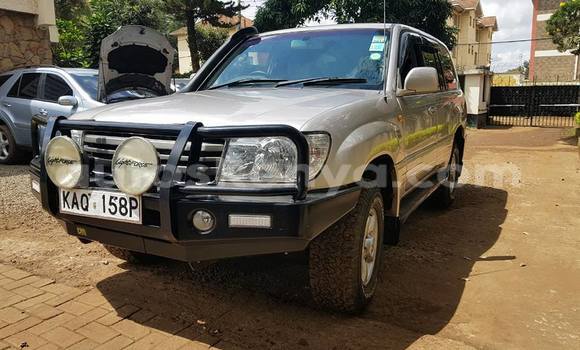 Oofamaa Toyota Land Cruiser Silver Makiinaa iti Nairobi keessatti Nairobi keessatti Oofamaa Toyota Land Cruiser Silver Makiinaa iti Nairobi keessatti Nairobi keessatti