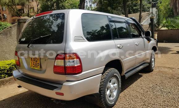 Oofamaa Toyota Land Cruiser Silver Makiinaa iti Nairobi keessatti Nairobi keessatti Oofamaa Toyota Land Cruiser Silver Makiinaa iti Nairobi keessatti Nairobi keessatti