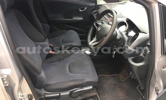 Nunua Ilio tumika Honda Fit Fedha Gari ndani ya Nairobi nchini Nairobi Nunua Ilio tumika Honda Fit Fedha Gari ndani ya Nairobi nchini Nairobi