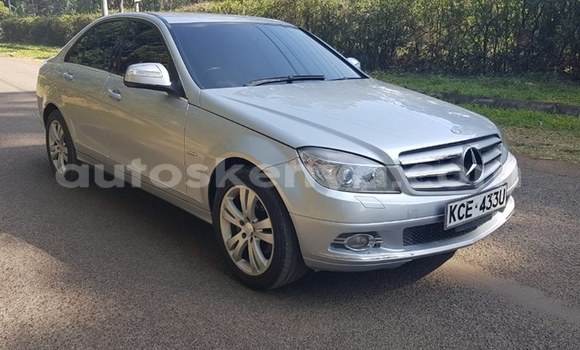 Oofamaa Mercedes‒Benz C–Class Silver Makiinaa iti Nairobi keessatti Nairobi keessatti