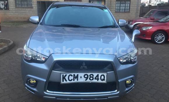 Oofamaa Mitsubishi L200 Silver Makiinaa iti Nairobi keessatti Nairobi keessatti