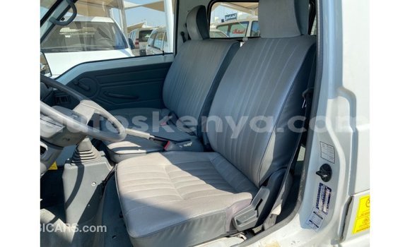 Imported Mitsubishi L300 White Makiinaa iti Import - Dubai keessatti Central Kenya keessatti Imported Mitsubishi L300 White Makiinaa iti Import - Dubai keessatti Central Kenya keessatti