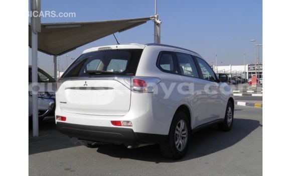 Imported Mitsubishi Outlander White Makiinaa iti Import - Dubai keessatti Central Kenya keessatti Imported Mitsubishi Outlander White Makiinaa iti Import - Dubai keessatti Central Kenya keessatti