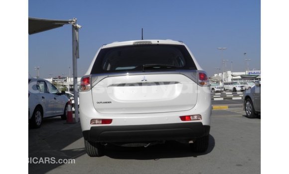 Imported Mitsubishi Outlander White Makiinaa iti Import - Dubai keessatti Central Kenya keessatti Imported Mitsubishi Outlander White Makiinaa iti Import - Dubai keessatti Central Kenya keessatti