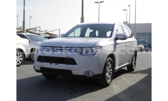 Imported Mitsubishi Outlander White Makiinaa iti Import - Dubai keessatti Central Kenya keessatti Imported Mitsubishi Outlander White Makiinaa iti Import - Dubai keessatti Central Kenya keessatti